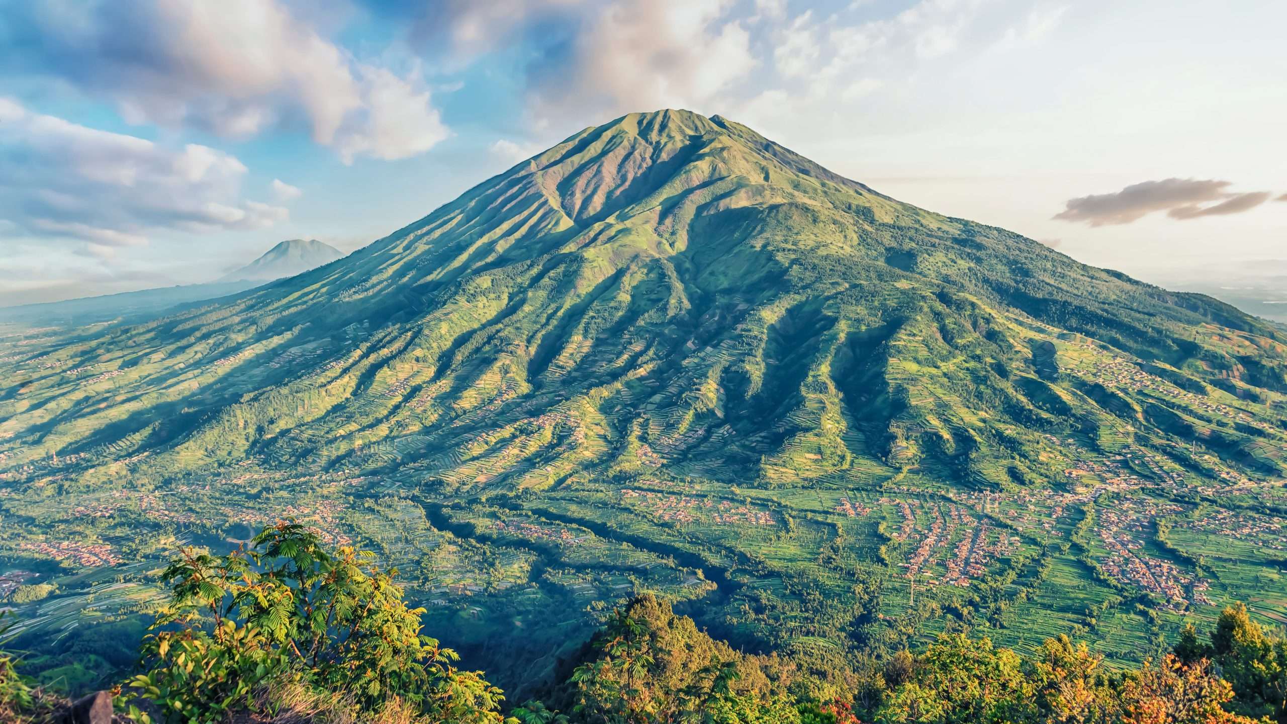 Suka Kegiatan Mendaki Gunung? Ayo Cobain Jelajahi 5 Gunung  yang Ada di Indonesia